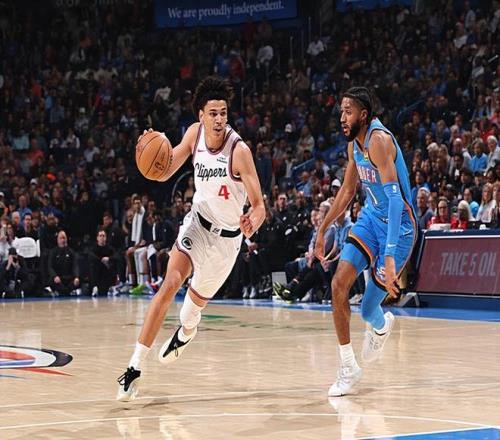 王霜赛后激,励新锐,携手备战未,kaiyun·开云（中国）,KaiYun,kaiyun·开云（中国）网址,开云app,开云官网,开云集团